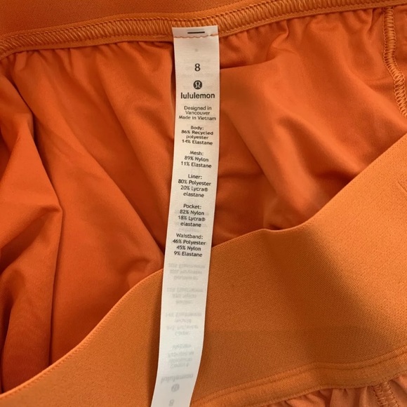 NWT Lululemon Hotty Hot Short II *4" Logo Women’s Size 8 - Picture 4 of 8